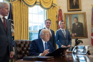 El mensaje de Trump por San Valentín a migrantes: Ven ilegalmente y te deportaremos