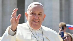 El papa Francisco sufre ahora una neumonía bilateral