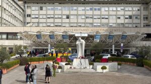 El papa Francisco sufre un "repentino" empeoramiento tras sufrir un broncoespasmo