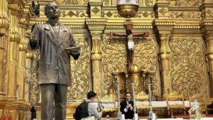 El papa canoniza al doctor José Gregorio Hernández.