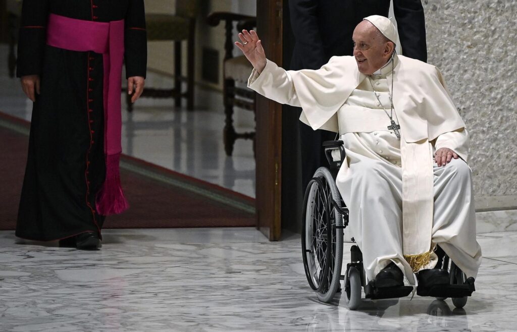El papa necesita "reposo absoluto" y no pronunciará el Ángelus mañana domingo