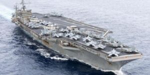 El portaaviones nuclear USS Harry Truman choca contra un carguero en el Mediterráneo