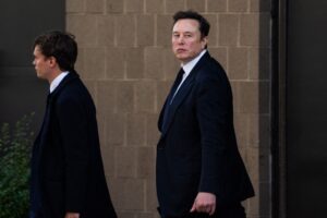 Elon Musk lanza ultimátum a trabajadores federales: deben responder un correo electrónico justificando su trabajo o renunciar - AlbertoNews