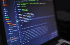 Empresa de programación vinculó como colaborador a un niño de siete años