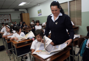 En 90% se redujo el número de estudiantes y egresados en Educación