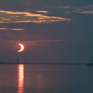 En marzo, los anillos de Saturno desaparecerán y habrá dos eclipses: estos son los fenómenos astronómicos del mes