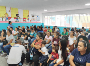 Enseñan sobre el rol maternal y paternal a 72 representantes