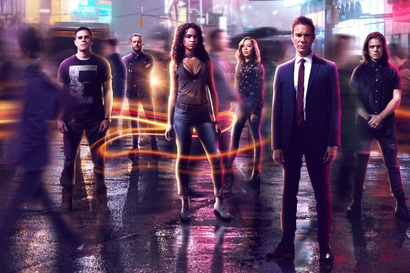 Esta fascinante serie de ciencia ficción con saltos en el tiempo te atrapará desde el primer capítulo. Se llama Viajeros y la tienes al completo en streaming