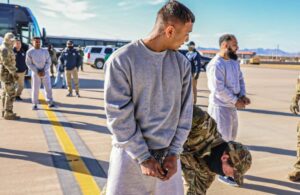 Estados Unidos inició el envío a Guantánamo de migrantes detenidos por delitos graves