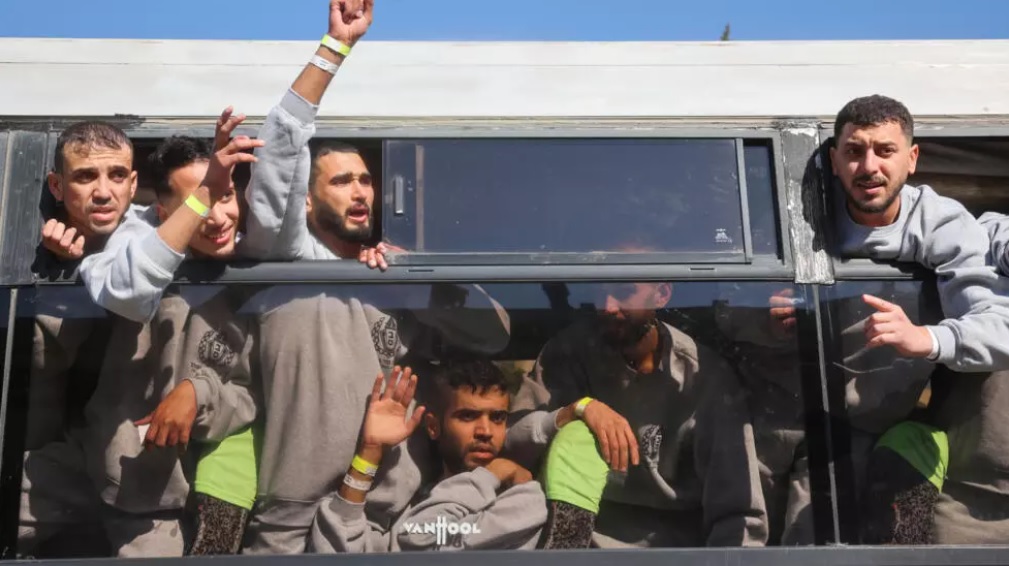 "Estamos orgullosos de ellos", declaran gazatíes al acoger a presos liberados por Israel - AlbertoNews