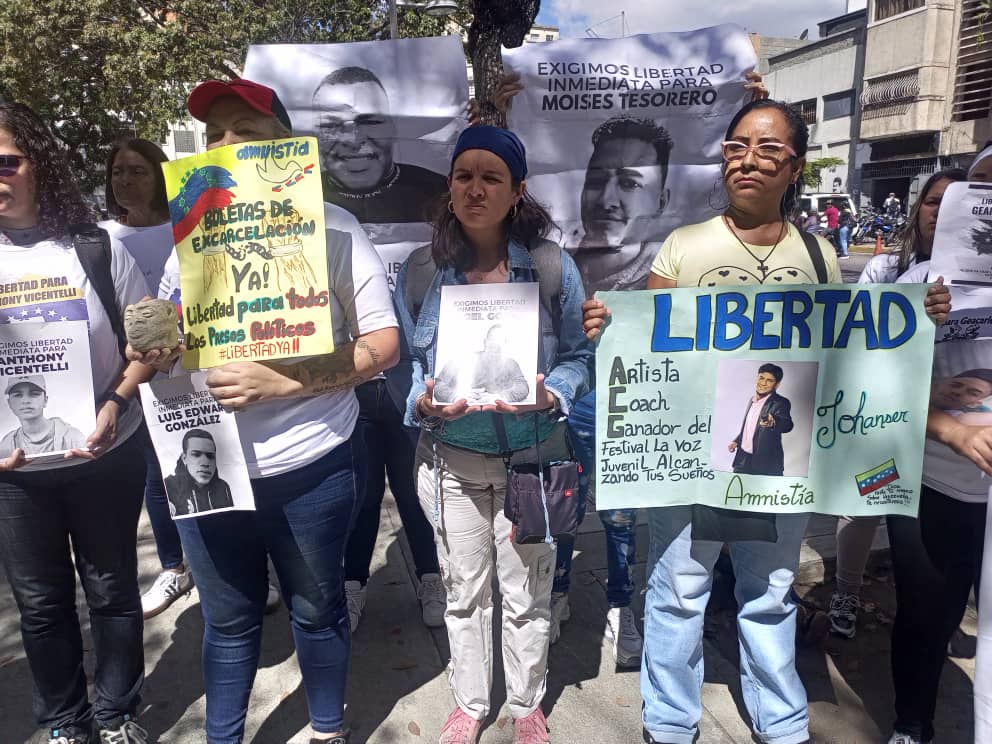 Familiares de 5 presos políticos dan testimonio de su sufrimiento y exigen amnistía en Venezuela