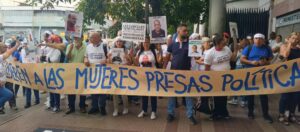 Familiares de presos políticos dan comienzó a la “Ruta por la justicia y la libertad” desde el Palacio de justicia en Caracas