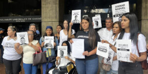 Familiares de presos políticos reclamaron su “derecho a la visita” frente a la Defensoría del Pueblo en Caracas