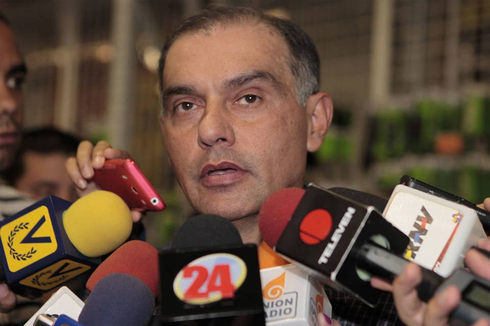 García Plaza denuncia "persecución" y detención de 27 cadetes