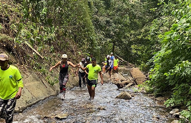 Gran afluencia de personas esperan que visiten la Cascada Caracol en Monagas