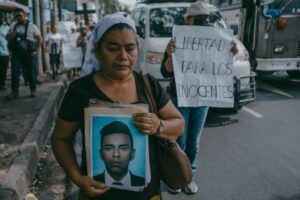 HRW critica traslado de niños a cárceles de adultos en El Salvador : IPS Agencia de Noticias
