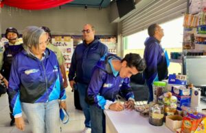 Hacienda Pública El Tigre sanciona bodegón que registró pelea de mujeres alegando incumplimiento de horario y vandalismo