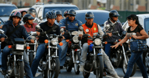 Iban 3 en una moto…y de paso no atendieron la voz de alto