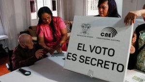 Inicia la votación en la jornada de elecciones generales de Ecuador