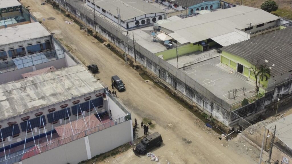 La Policía halla tres reclusos muertos y una granada en la cárcel más grande de Ecuador - AlbertoNews