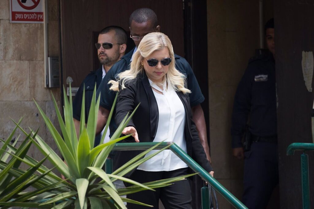 La Policía israelí abre una investigación a la mujer de Netanyahu por intimidación en el caso contra el primer ministro