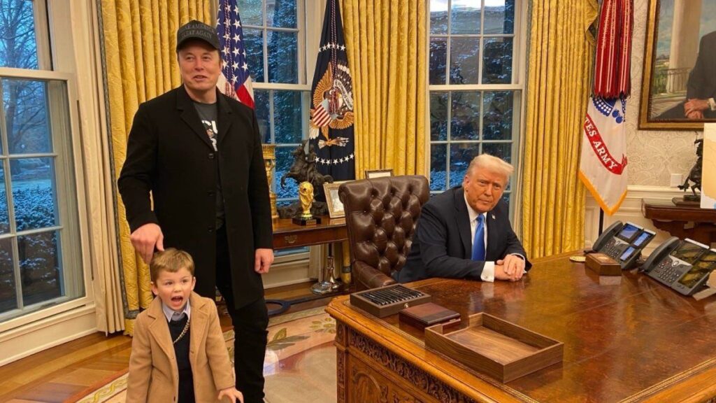 La curiosa participación de Elon Musk durante una firma de decretos de Donald Trump
