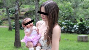 La hija de Marianne "N" se encuentra en cuidados de su familia paterna