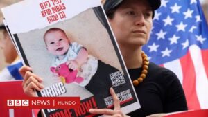 La historia de la familia Bibas, los israelíes con raíces argentinas y peruanas cuyos cuerpos entregó Hamás a Israel