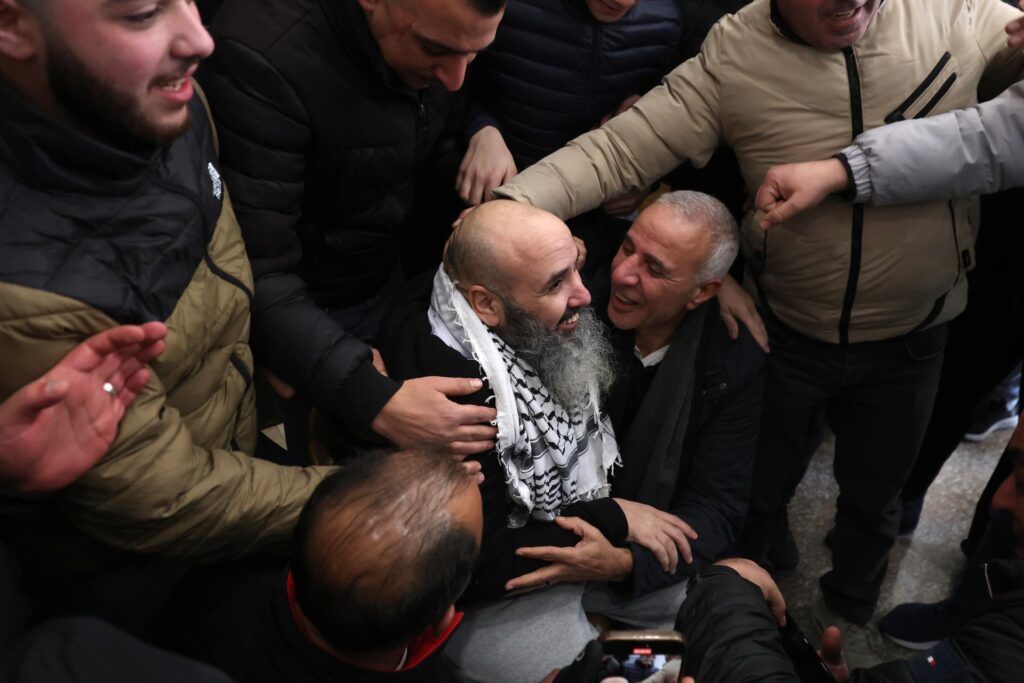 La mayoría de los prisioneros palestinos son liberados por Israel en la Franja de Gaza