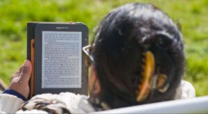La polémica medida en Kindle que va a eliminar una de las funciones más populares para los libros electrónicos