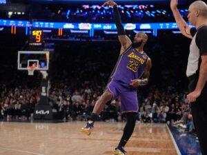 LeBron sigue implantando marcas a sus 40 años