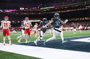 Los Eagles evitan la entrada en la historia de los Chiefs