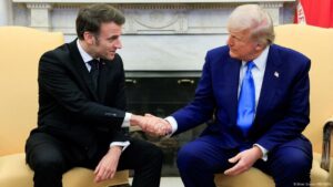 Macron y Trump prometen trabajar juntos por paz en Ucrania – DW – 24/02/2025
