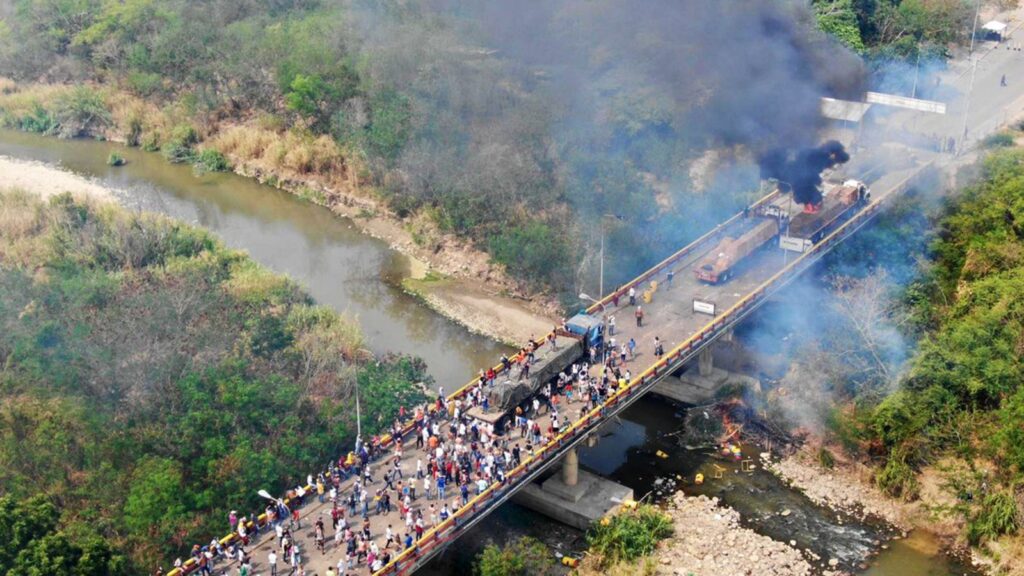 Maduro conmemora 6 años de la 'Batalla de Los Puentes': "La unión cívico-militar-policial que defendió nuestras fronteras" - AlbertoNews