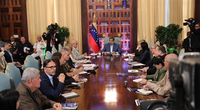 Maduro se reúne con Comisión para la Reforma Constitucional
