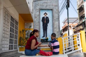 Maduro tilda de "histórico gesto" la canonización del venezolano José Gregorio Hernández