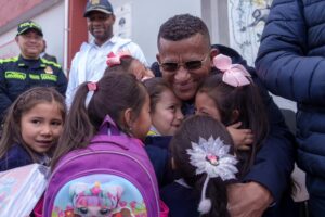 Más de 121 mil estudiantes regresaron a clases, en 61 municipios no certificados