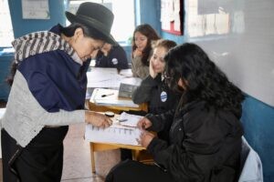 Más del 55 % de ecuatorianos votaron en las primeras ocho horas de elecciones