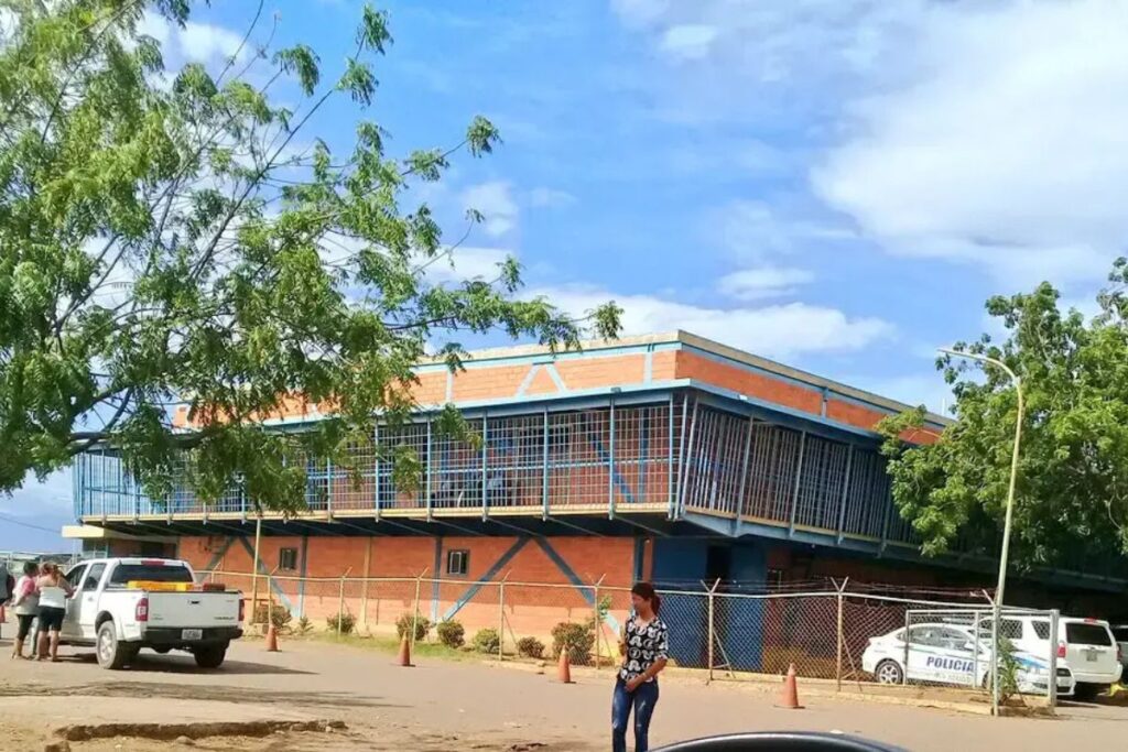 Un tribunal en el estado Falcón encarceló al médico Alexis Zárraga por compartir opiniones críticas en WhatsApp.