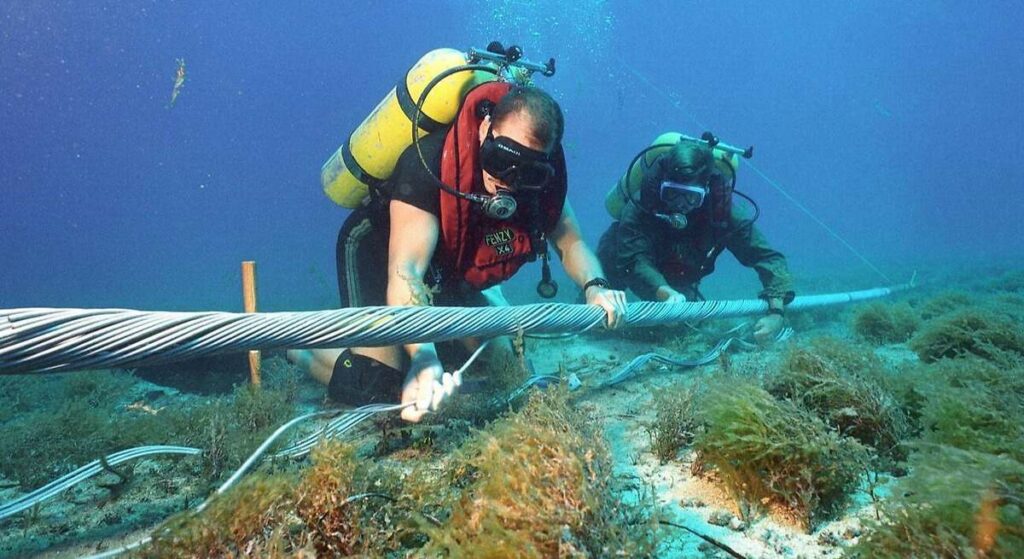 Meta liderará las "autopistas digitales" con un cable submarino de 50.000 kilómetros que dará la vuelta al mundo