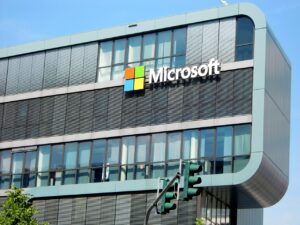 Microsoft crea una fundación para una «IA responsable» en Abu Dabi
