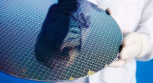 Microsoft pide a Trump que cambie de estrategia en la guerra de los chips con China