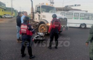 Motorizado de 66 años de edad sufrió escoriaciones leves en una colisión cerca de Farmatodo Guanipa