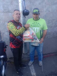Mototaxista Los Piratas hacen labores sociales