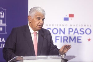 Mulino: Migrantes deportados de EE.UU. en hotel de Panamá es para evitar embotellamiento