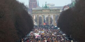 Multitudinaria manifestación exige en Berlín mantener el cordón sanitario contra la extrema derecha