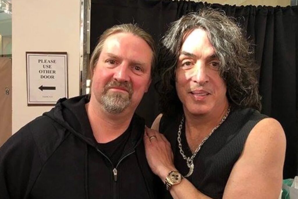Músico de Kiss muere en accidente automovilístico