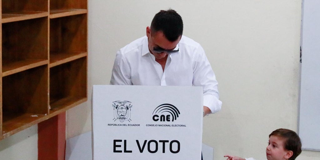 Noboa revalidaría la Presidencia de Ecuador en la primera vuelta electoral, según las encuestas a pie de urna