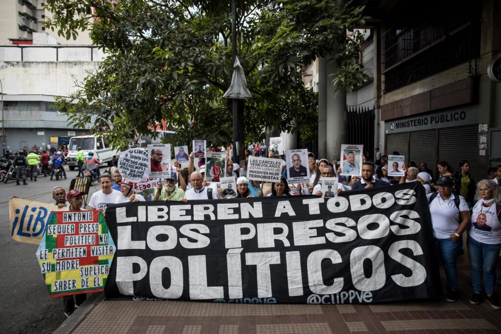 ONG Clipp denuncia "amedrentamiento" en protesta de familiares de presos políticos