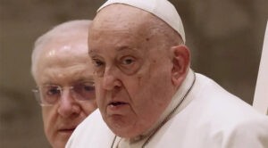 Papa Francisco se recupera de una neumonía